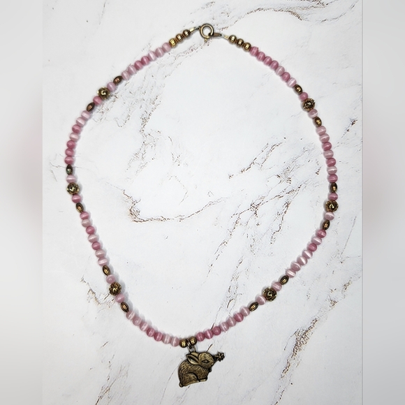 Bunny rabbit pink beaded necklace - Picture 2 of 5